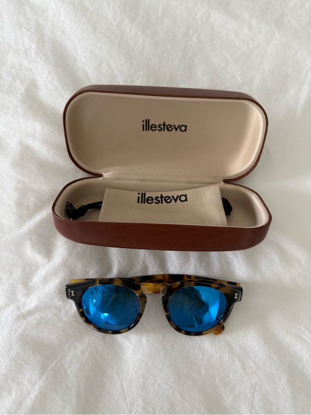 Illesteva Leonard Sunglasses Tortoiseshell with Blue Lense